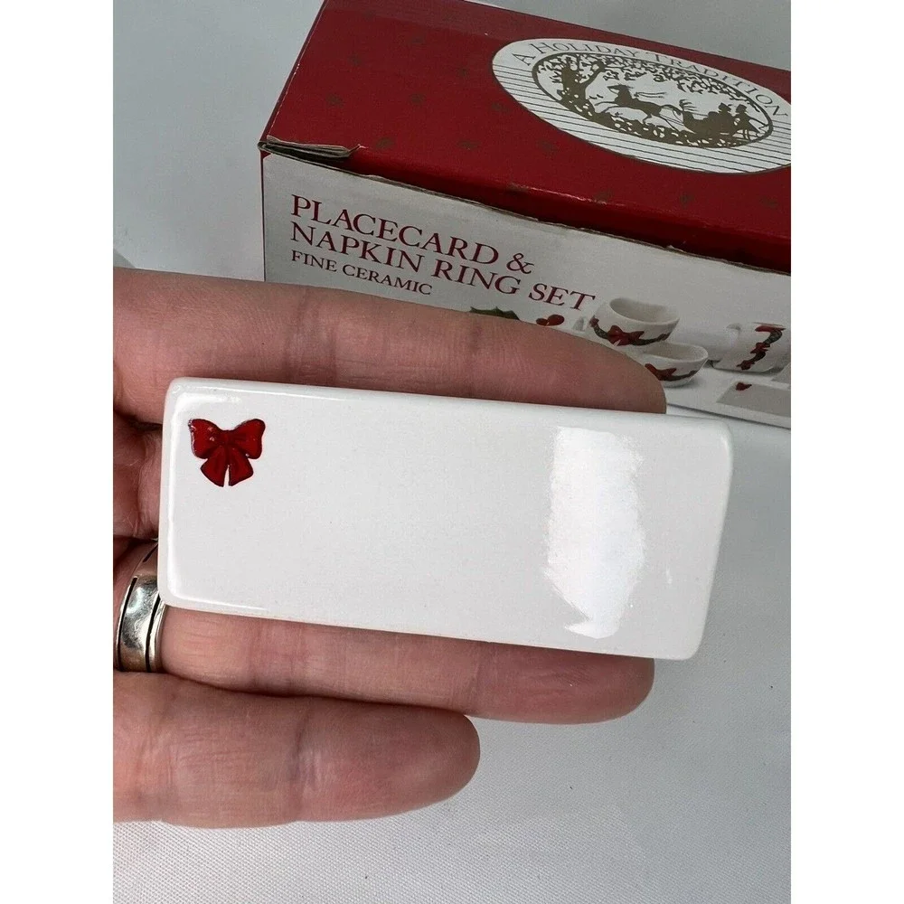 Ceramic NAPKIN RINGS & PLACE CARDS •4• RED BOWS ON WHITE NIB CHRISTMAS‎ JAPAN